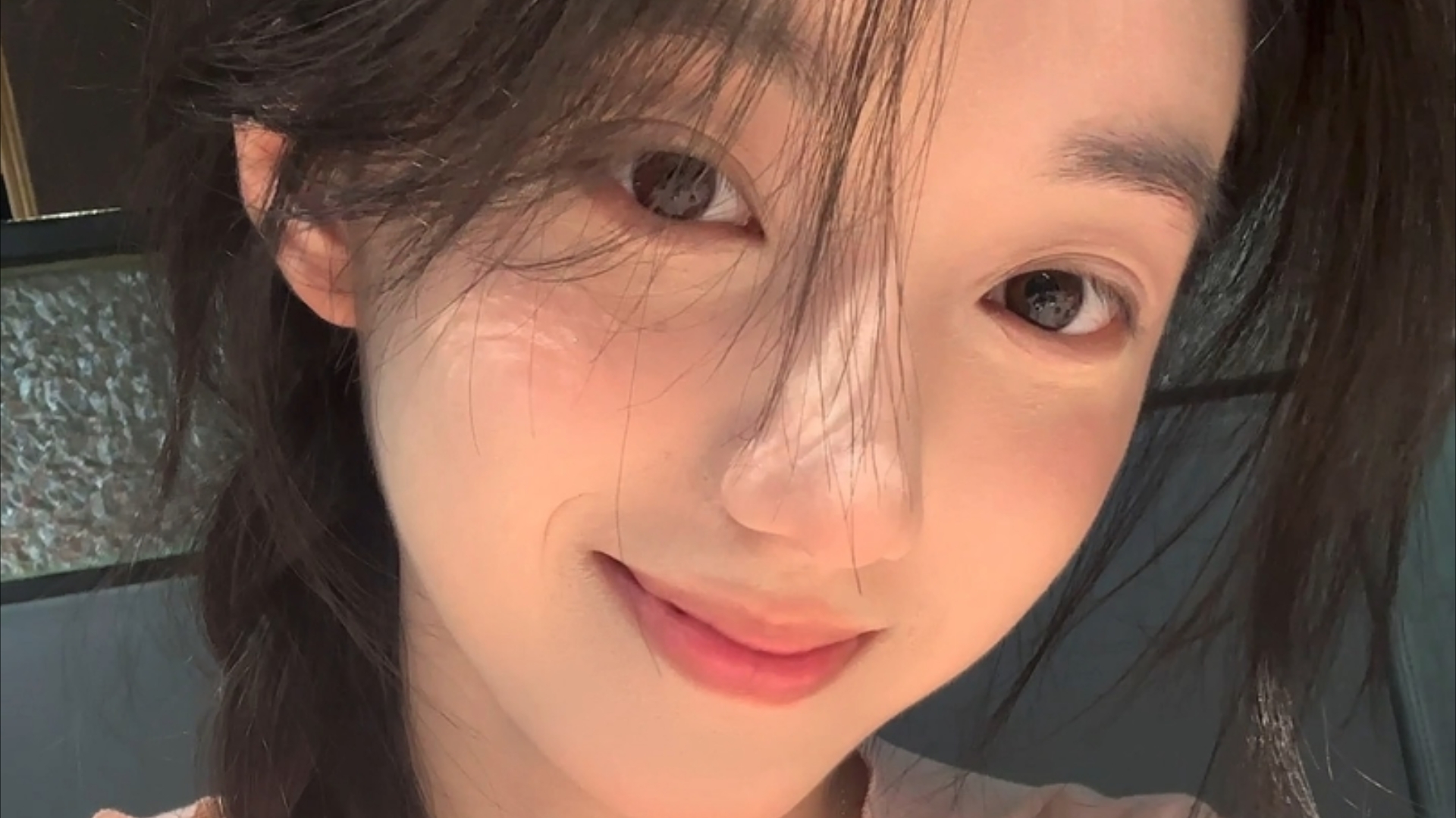 西宁机场回应摆渡车滞留事件：有航班准备滑行 不能组织旅客下车